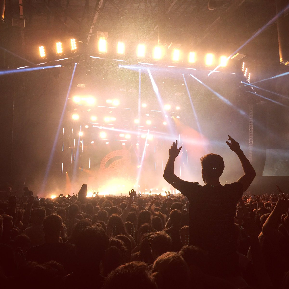 JB_0984's tweet photo. Still buzzing after @thebottlemen last night @RicohArena with my boy @nathan_chilcott! #allkillernofiller https://t.co/sgBn094WZC
