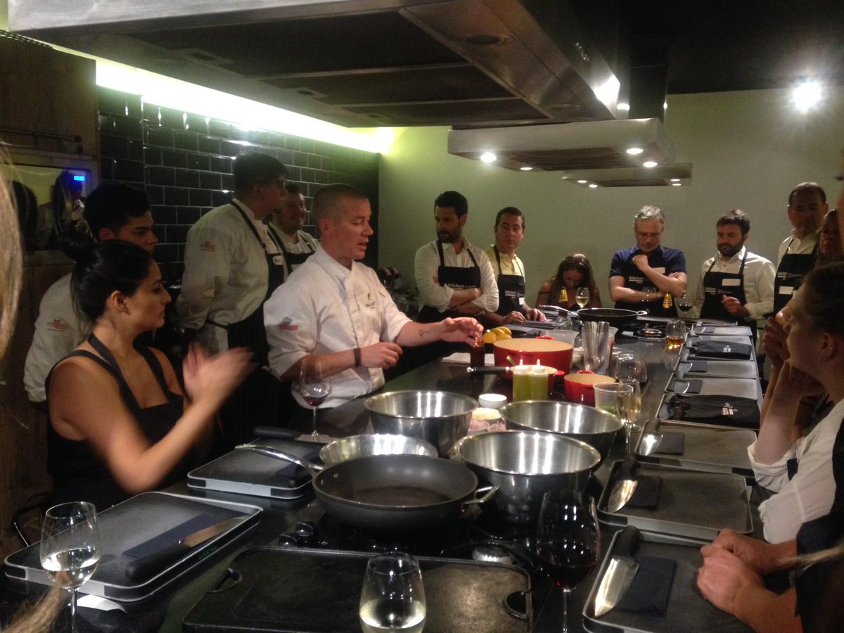 TobarSeba's tweet photo. Celebrando junto a @kitchenclubscl y @JCocinamos https://t.co/T16jHPe7bF