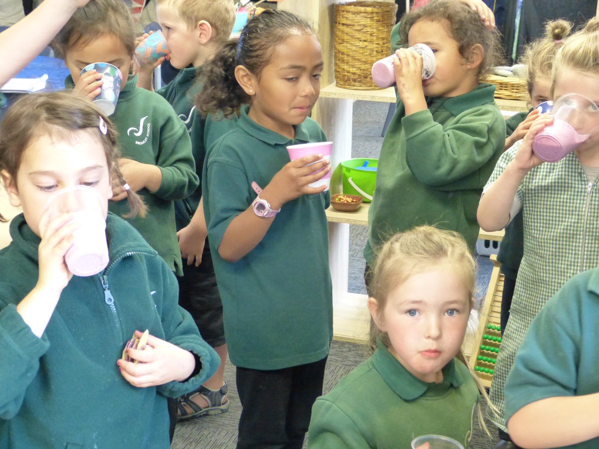 P1Bromleyschool's tweet photo. Healthy Choices: We made berry and banana smoothies on Thursday!  Most of us said "yum" and a few of us said "yuck"! https://t.co/Mp7r4YMu4x
