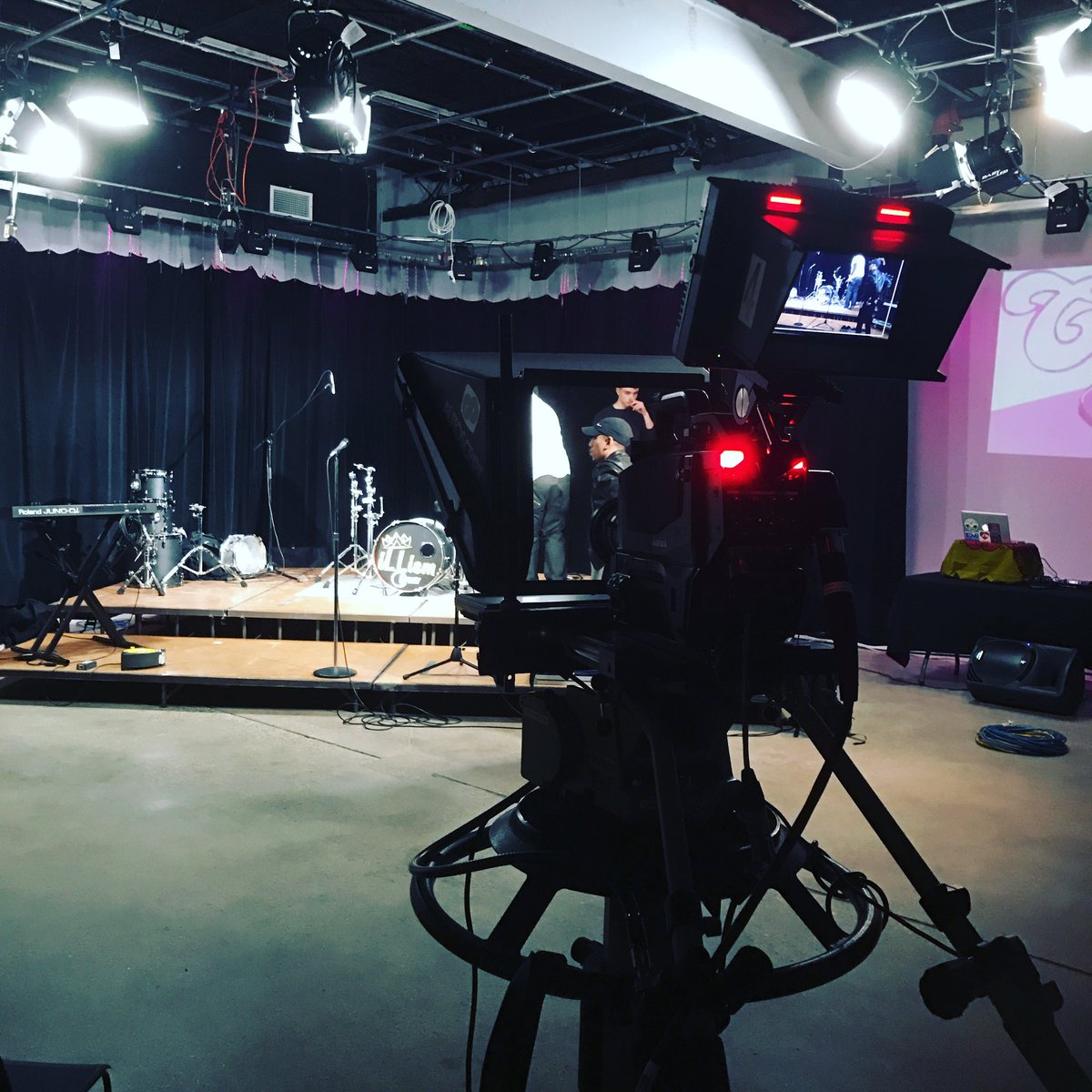 iLLismMusic's tweet photo. We about to perform live for Saint Paul Neighborhood Network #CandyFresh ๐ https://t.co/rJD1aO9Edb