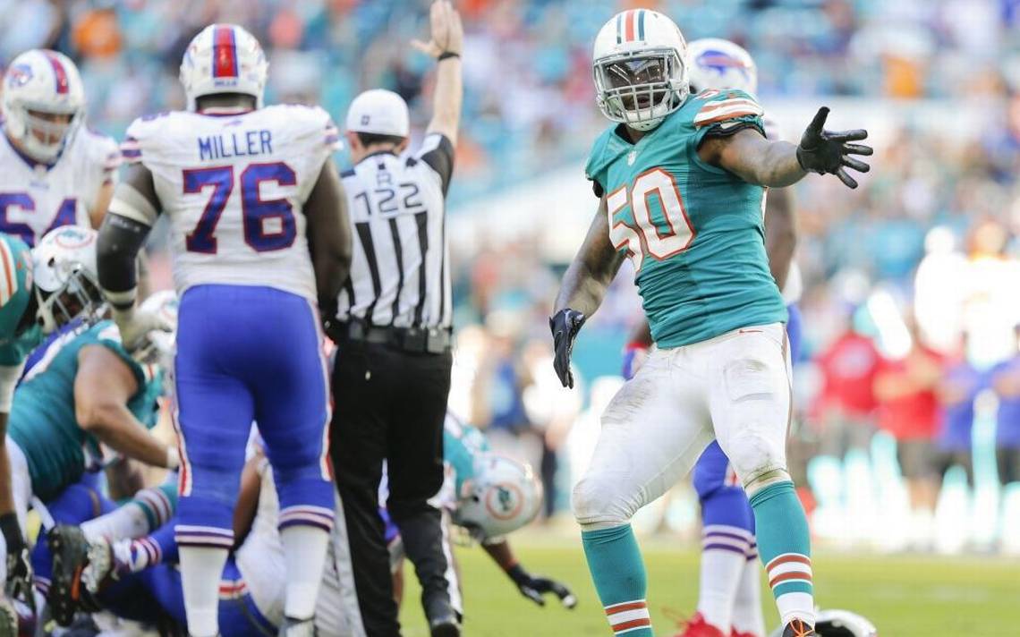 zesty_dolphins's tweet photo. Dolphins DE #AndreBranch playing like a keeper https://t.co/Llbpm1dHTD https://t.co/3TzAtnbLbs