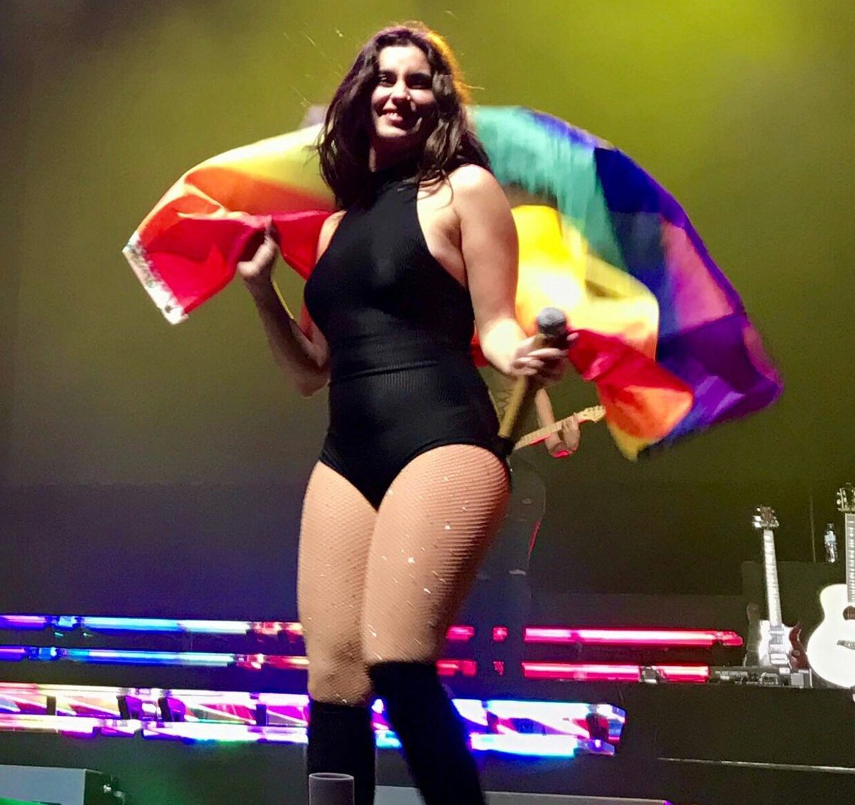 5HItalia's tweet photo. #WeAreProudOfYouLauren @LaurenJauregui 💕 https://t.co/WpGNS1HZIT