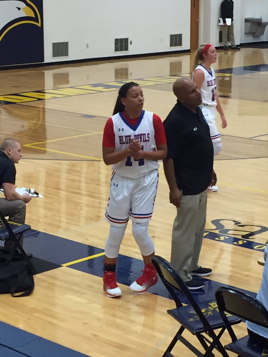 InsiderExposure's tweet photo. Springfield (OH) has a nice team. Good mix of SRs &amp; underclassmen, Sophs Cierra Harris, Tia Crape, Martaisha Hawkins &amp; Fr. Rayonna Armstrong https://t.co/ECqp3PthJl