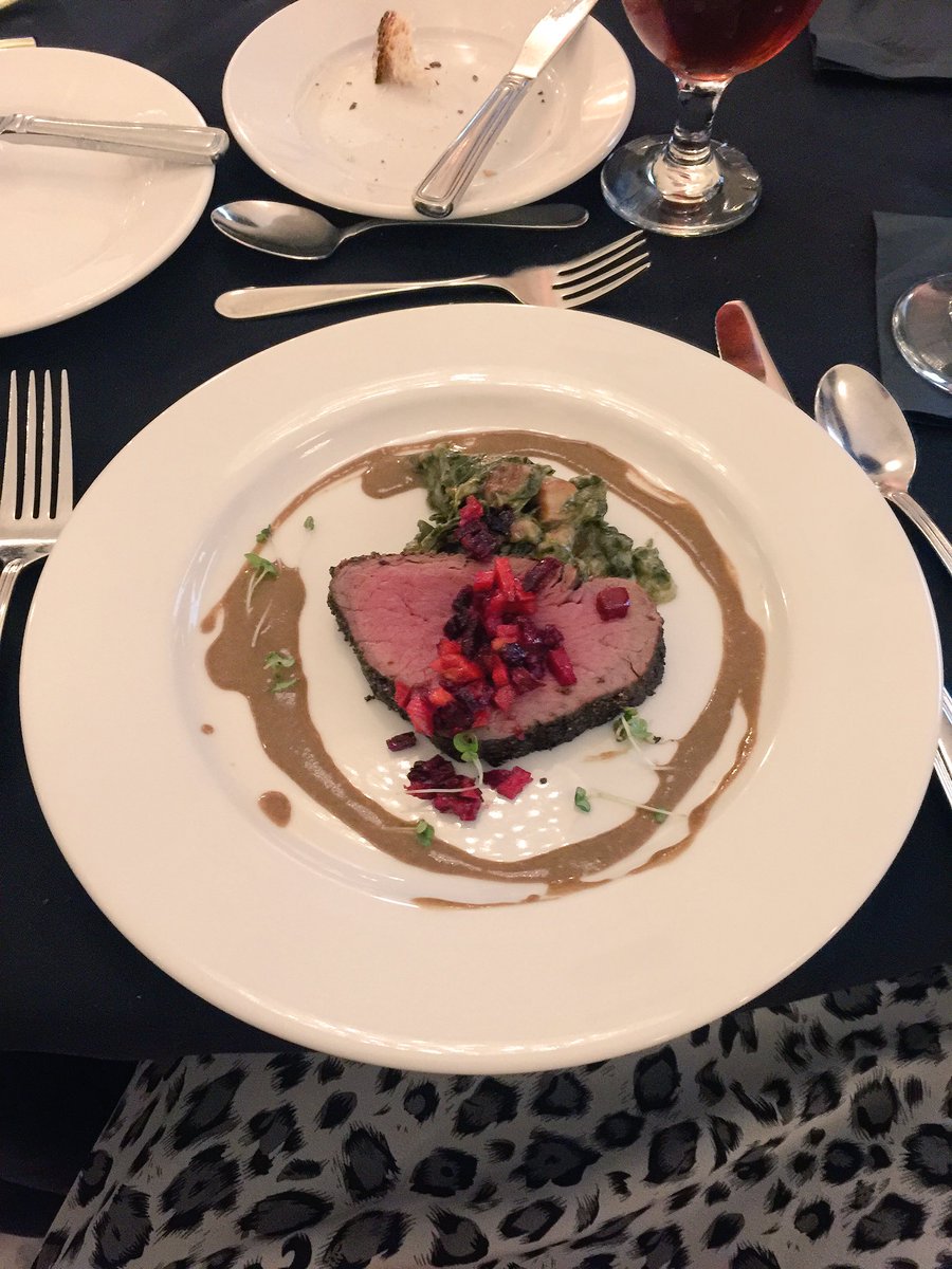 CarolineBNews's tweet image. Course 4... tenderloin with all 3 secret ingredients! Pumpkin seeds, chocolate &amp;amp; milk! #nomnom #CompDiningNC #Table8
