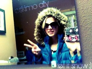 jadynn_ann's tweet photo. Wow Ally you were the queen of picnik.. can you teach me how to be cool like you?! https://t.co/ROxCMvN7sJ