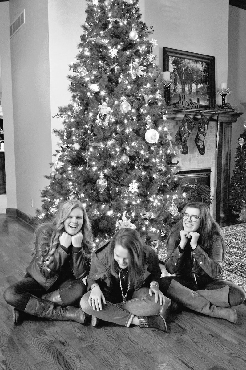 thankful for beautiful friends who make me look good