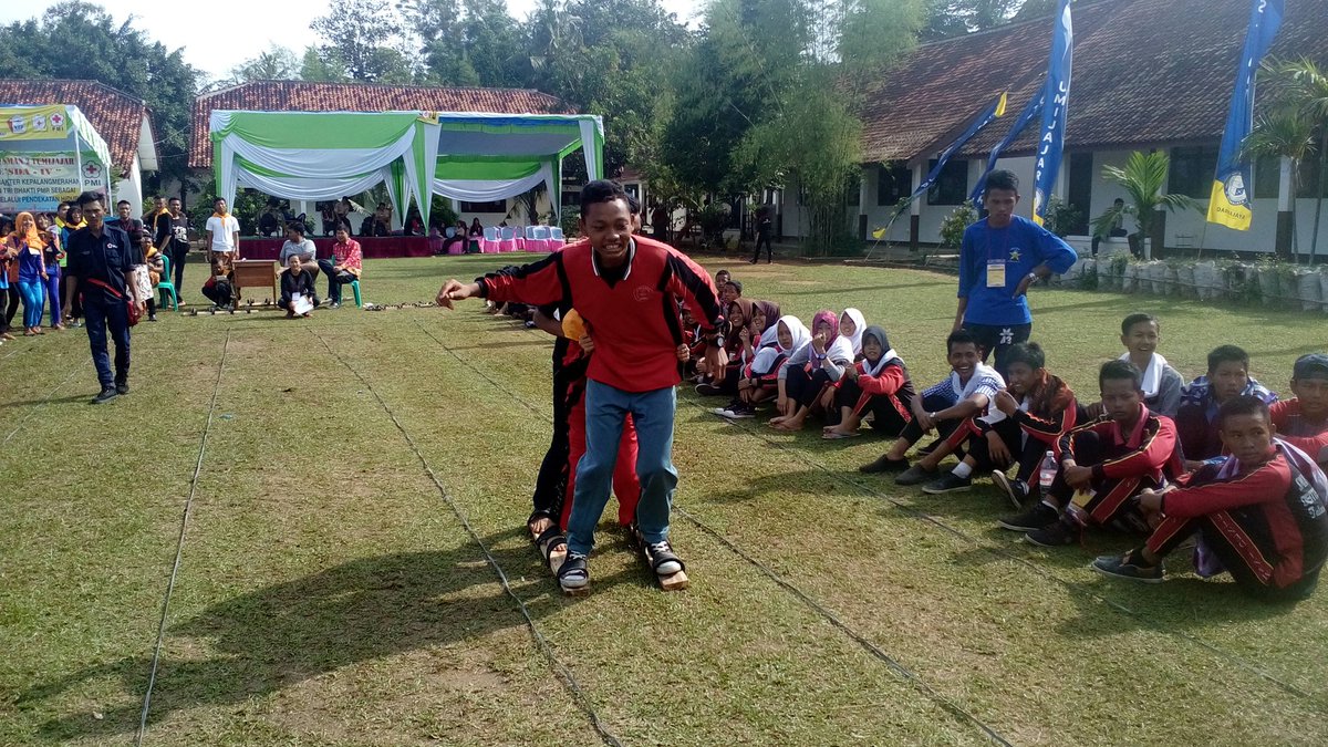 pmi_lampung's tweet photo. Olahraga Persahabatan Bakiak Bhakti Remaja PMR IV SMAN 2 Tumijajar Tubabar @palangmerah @posko_pusat @PMR_Indonesia https://t.co/GYq9yM1PjA