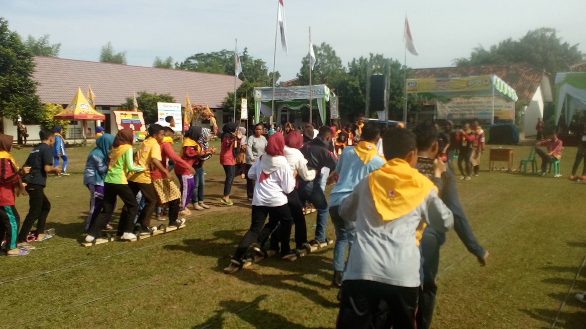 pmi_lampung's tweet photo. Olahraga Persahabatan Bakiak Bhakti Remaja PMR IV SMAN 2 Tumijajar Tubabar @palangmerah @posko_pusat @PMR_Indonesia https://t.co/GYq9yM1PjA