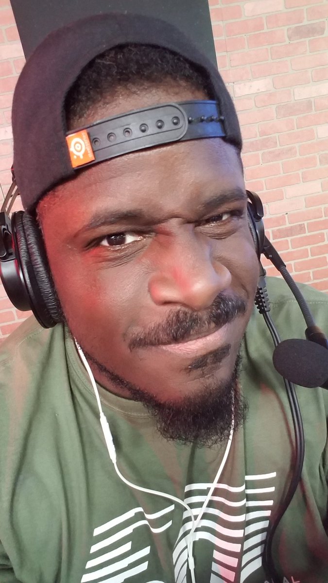 DeejayKnight's tweet photo. Got to meet the man with the plan behind #StarCitizen again! Thanks for having us!
#TeamAnvil FTW! #StarMarine #AerospaceExpo https://t.co/mNByBGAYTh