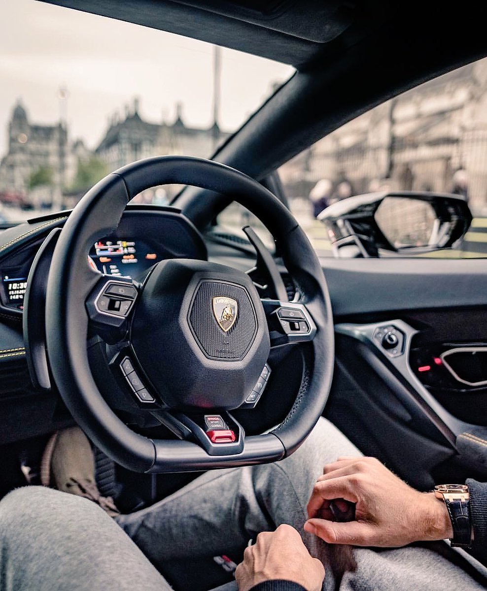 ProjectAutoShow's tweet image. The Huracan is just a marvel to look at 😯👌