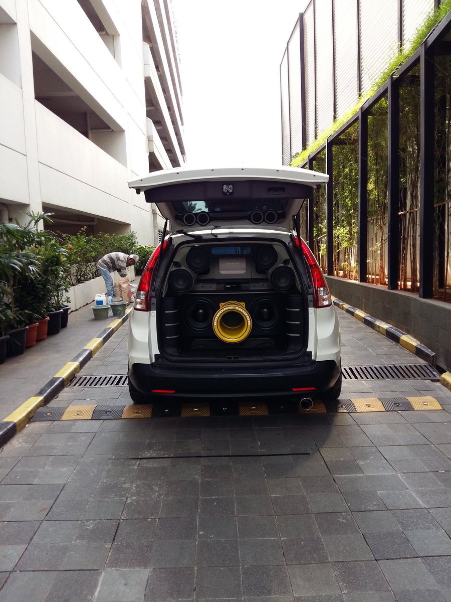 IHEAC_ID's tweet image. Salah Satu peserta Car Audio Challenge sedang menunggu untuk dinilai oleh dewan juri dari #IASCA dan #IHEAC