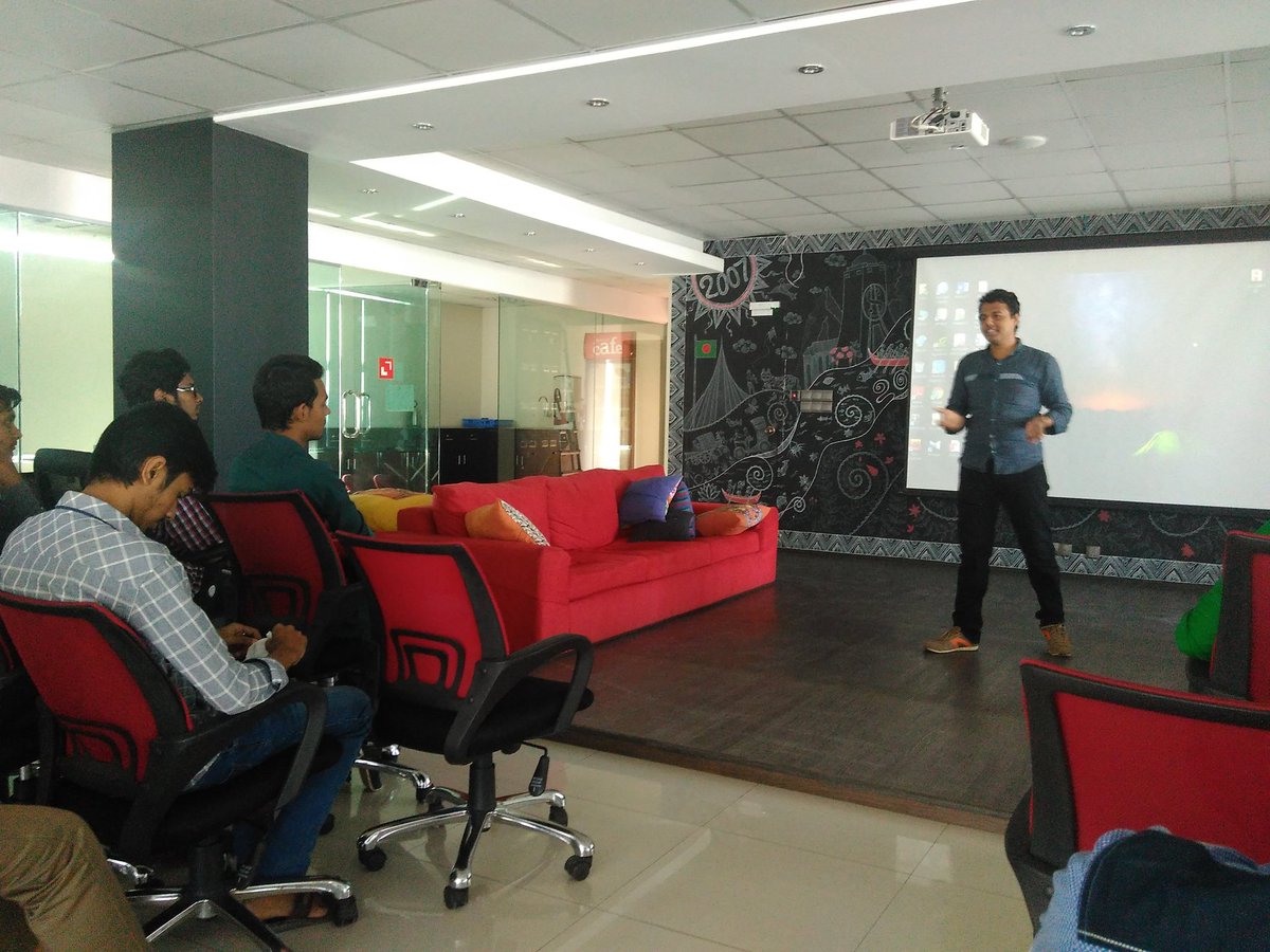 Salman_Desh's tweet image. #WebTechTalk is going. First session &quot;semantic web&quot; by Riyad. @mozTechSpeakers @MozLearn
