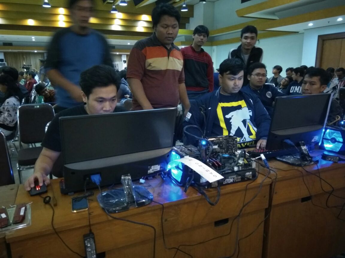 CSC_PNJ's tweet image. Civil war nih, perebutan juara 1 dan 2 lomba OC di Gunadarma kampus D. Keduanya sama2 team OC CSC loh😄
@pnjoct @TIKPNJ 
#UnlimitedConnection