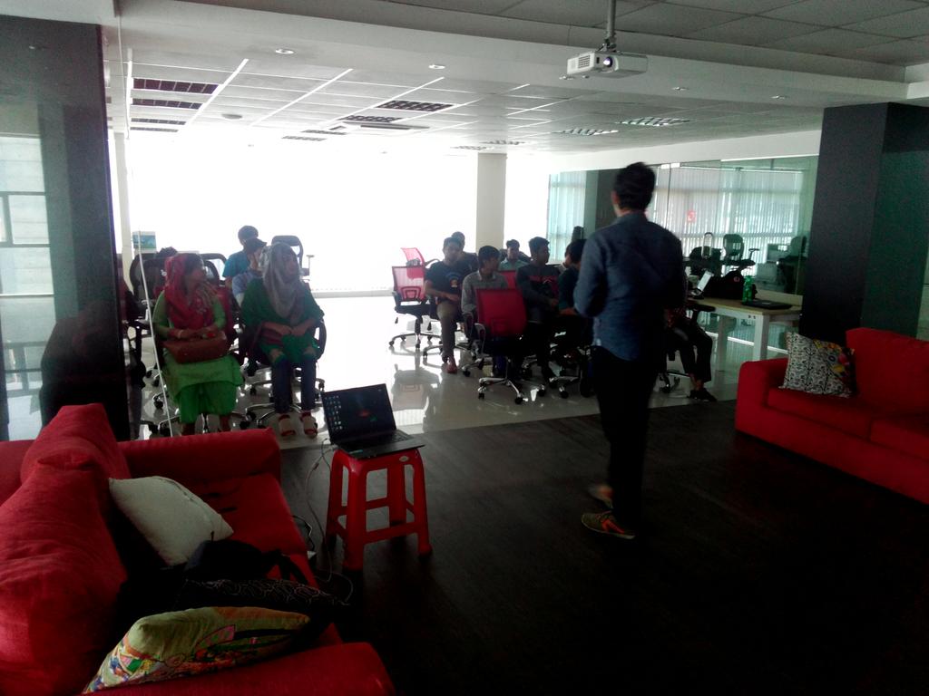 Z547Khalid's tweet image. Just Started... #WebTechTalk @mozTechSpeakers  @MozLearn @mozillaBD