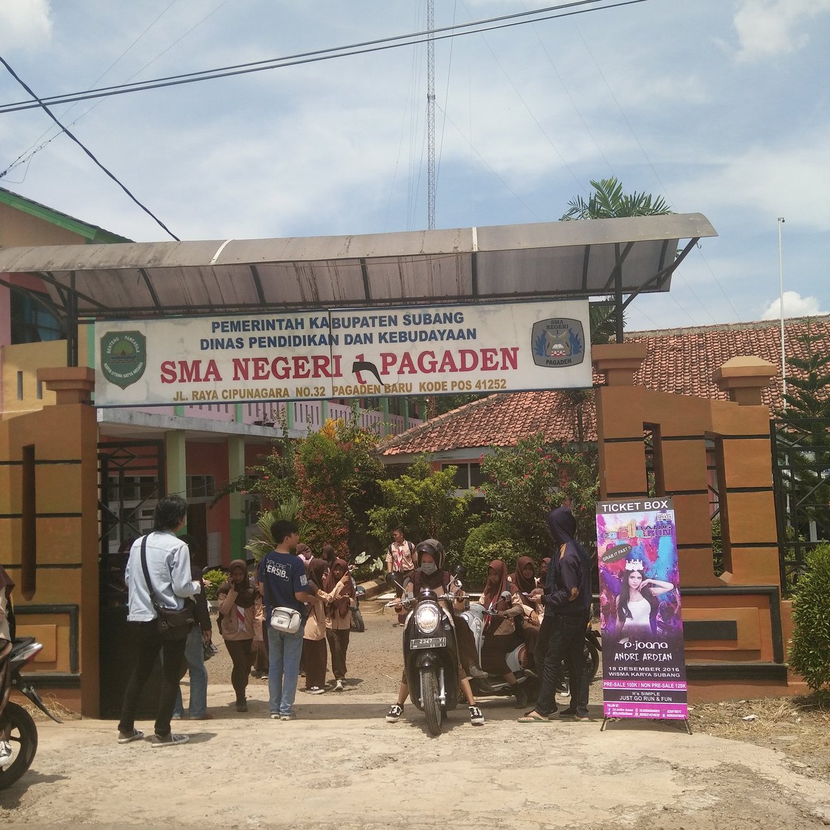 Hari ini kita ada di SMAN1 PAGADEN 🙌🙌 tunggu kedatangan kami selanjutnya di sekolah kalian 🙌🎉