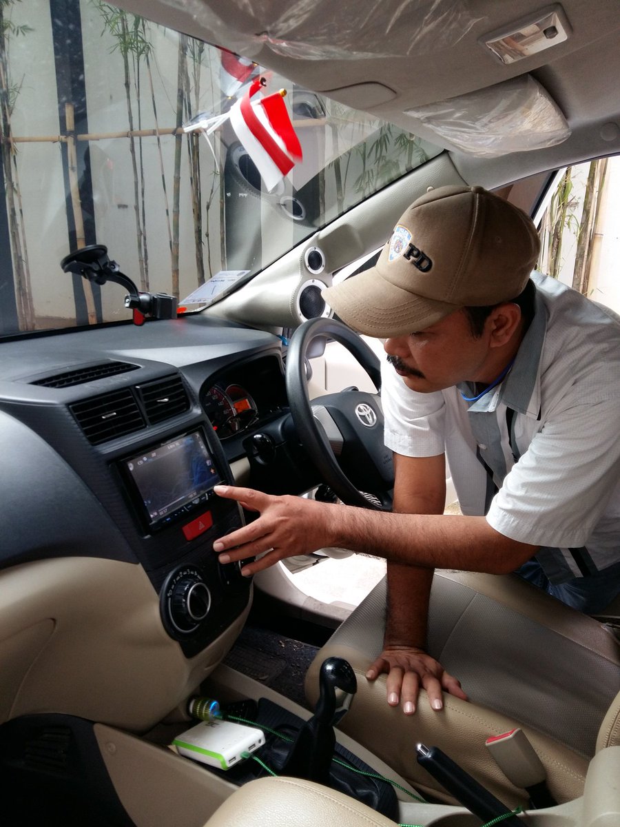 IHEAC_ID's tweet image. Peserta Car Audio Challenge diminta untuk memutar track dari CD yg diberikan oleh panitia. #IHEACshow 2016 #IASCA