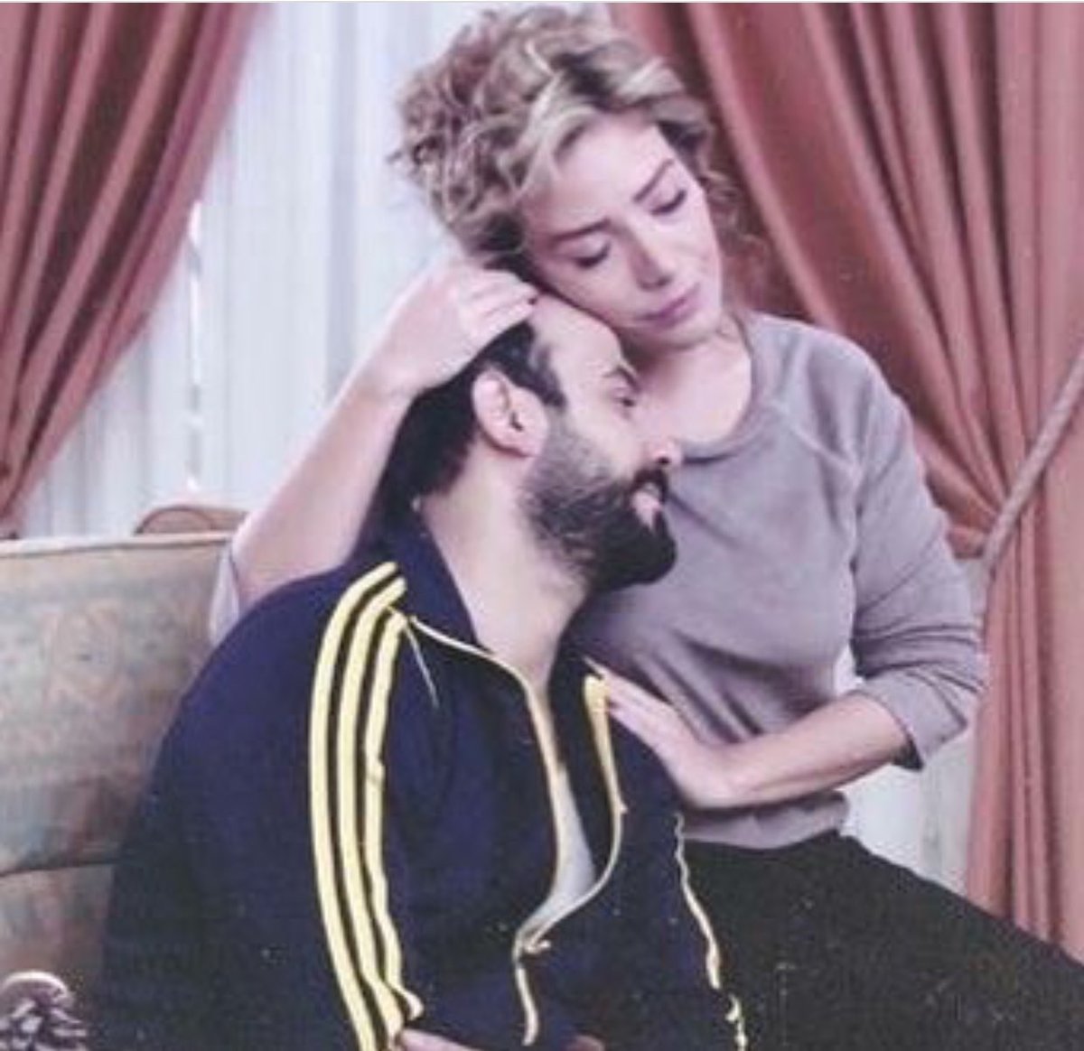 لم يعد هناك ممن احبهم حولي ...💔