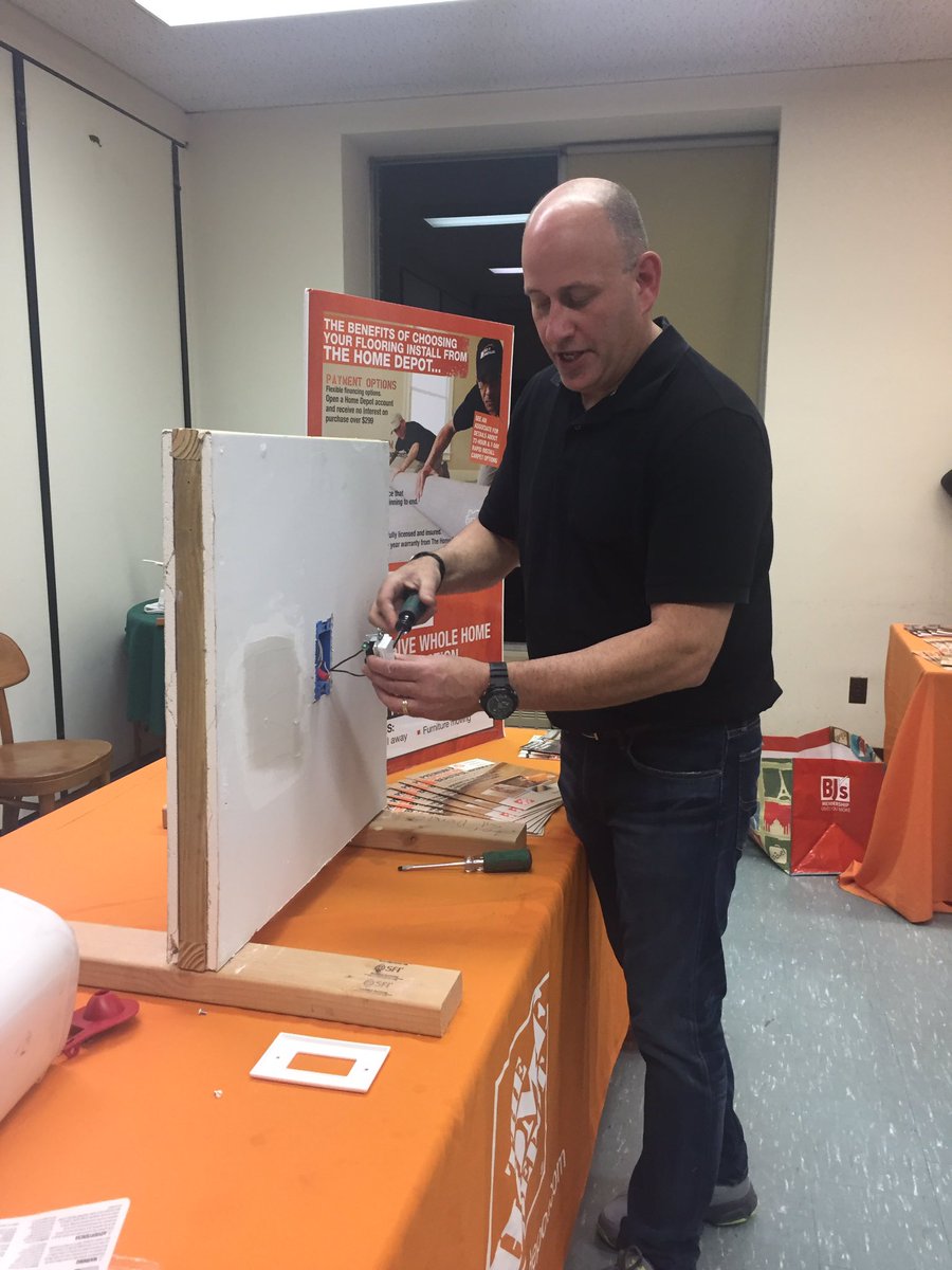 SmithtownHD's tweet image. What a fantastic group.st Joseoh parish #drivingservice #givingback @JayRabinowitz1 @LaceyTheresa