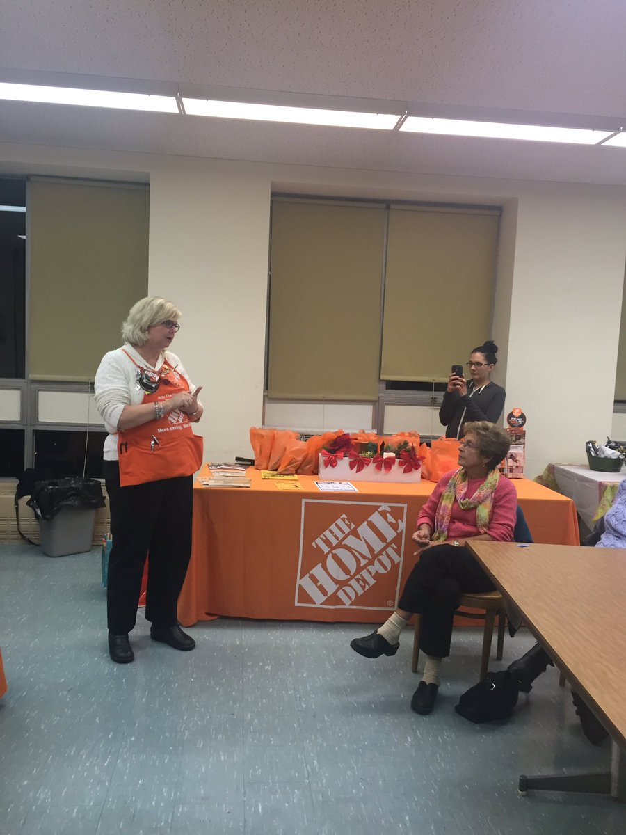 SmithtownHD's tweet image. What a fantastic group.st Joseoh parish #drivingservice #givingback @JayRabinowitz1 @LaceyTheresa