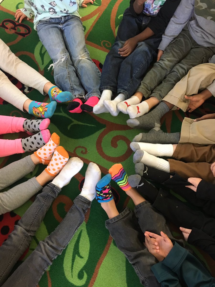 CometasKinders's tweet photo. We earned our 30th class point!! Stinky feet party 😊🎉#plvbear @PLVBears https://t.co/ctOCyIfpPI