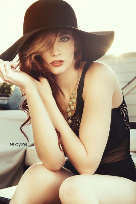I enjoy floppy hats and furry cats https://t.co/uAWuzZeRgd<a href="/tag/newyear"class="tags"><span>#newyear</span></a>
