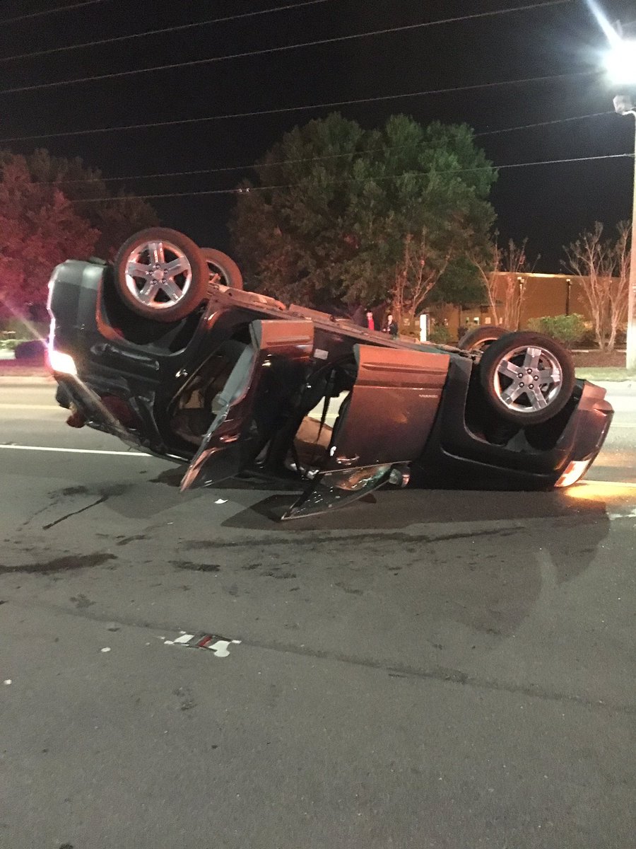 big_mackie's tweet photo. more than blessed to say me, my mom, and my sister survived with not a single scratch, ive never felt so thankful 💕 https://t.co/Z2DzhWJYGv