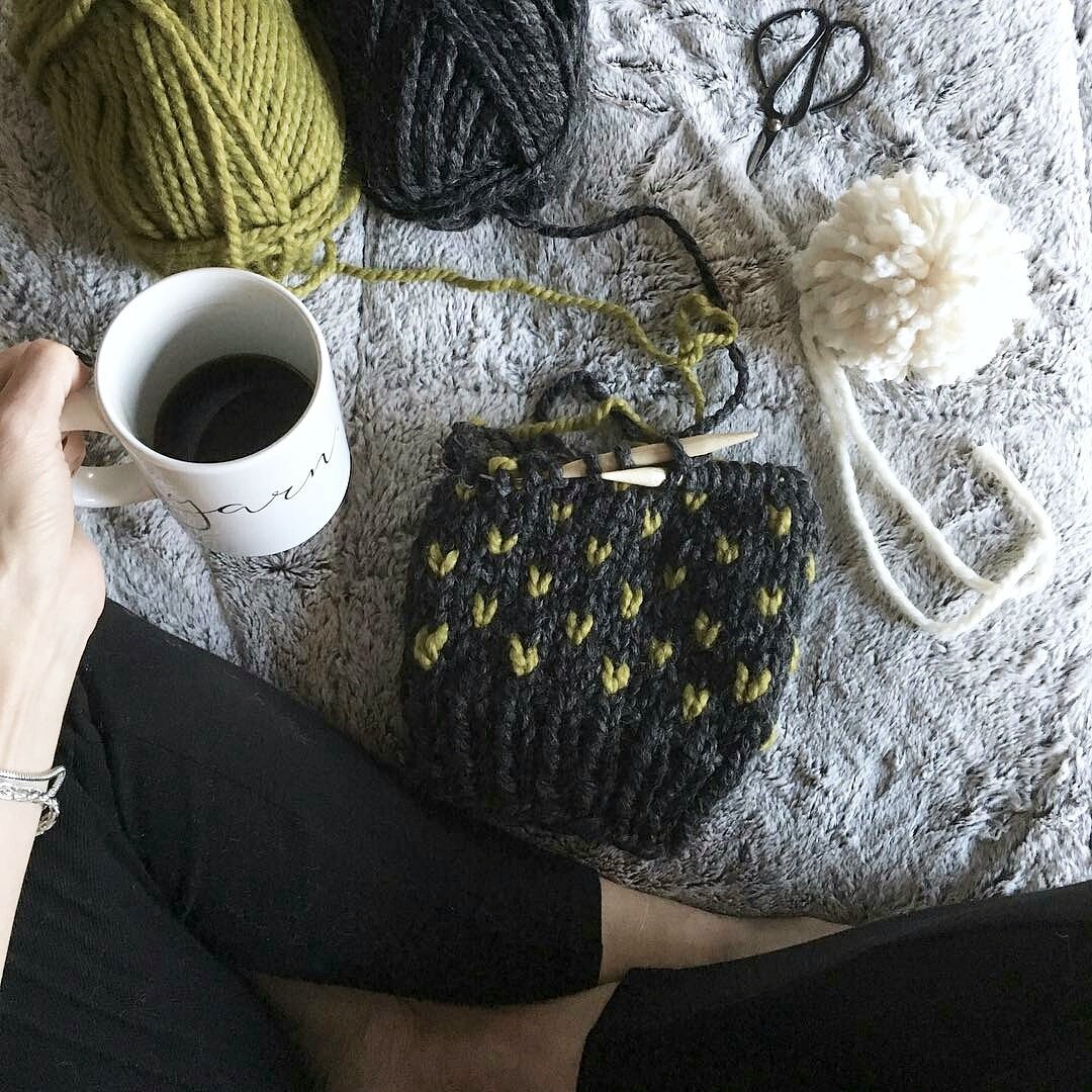 rescuedpaw's tweet photo. It's Friday! πβ°β
π· @liliknits
#theyarnmamas
#coffeeandyarn
#yarnmug https://t.co/8LQNMMNdLx