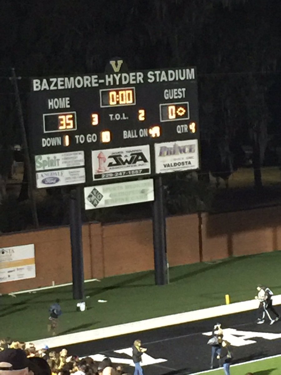GoValdostaCats's tweet photo. Cats win!!! See you at The Baze next Friday night! #RoundThreeBound https://t.co/zLAoDPPeLV