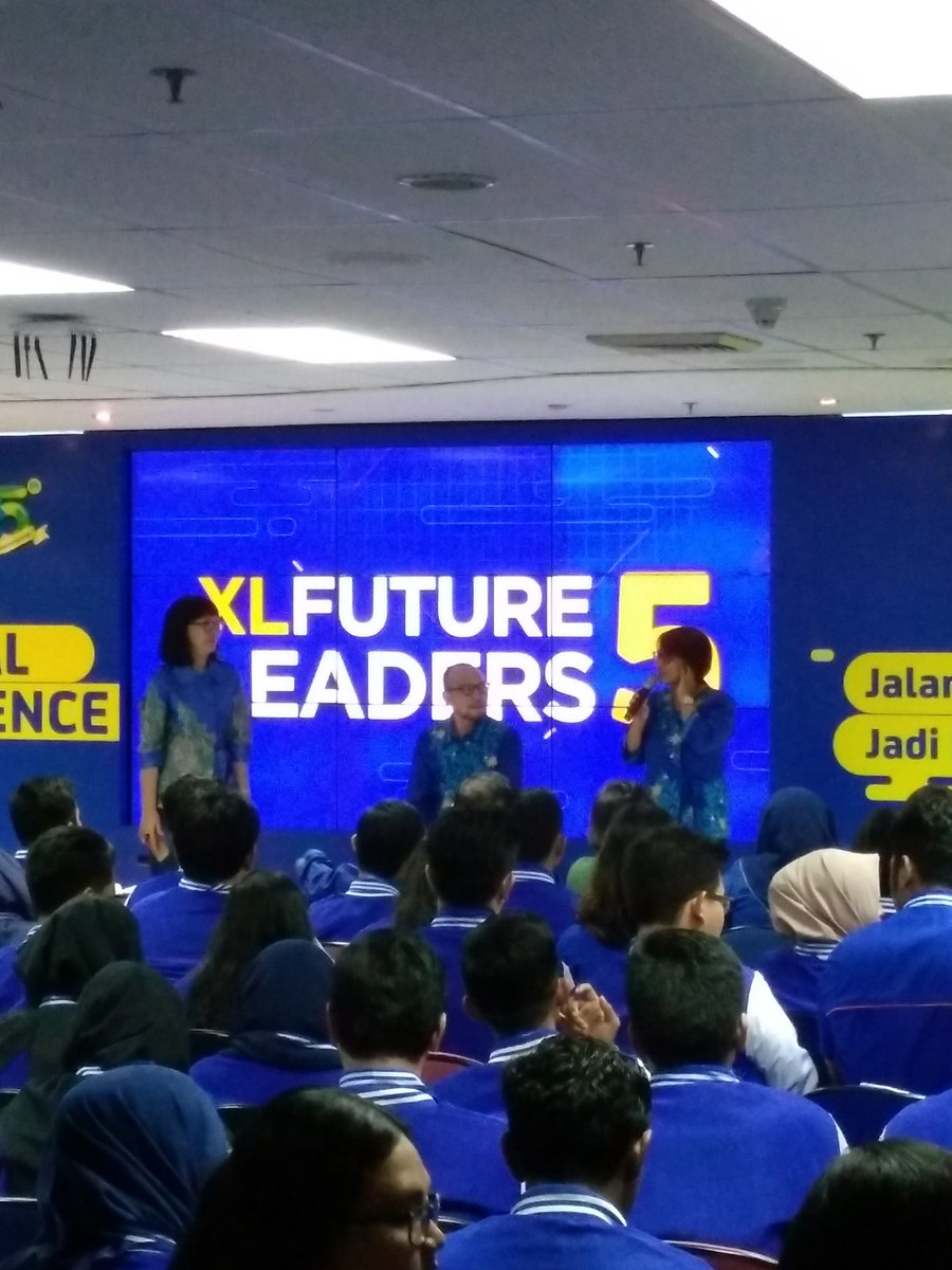 A chit chat session with ibu Dian and Mr. Chatib,  with ms <a href="/TurinaFarouk/">Turina</a> as moderator 
#XLFL #NationalConference2016