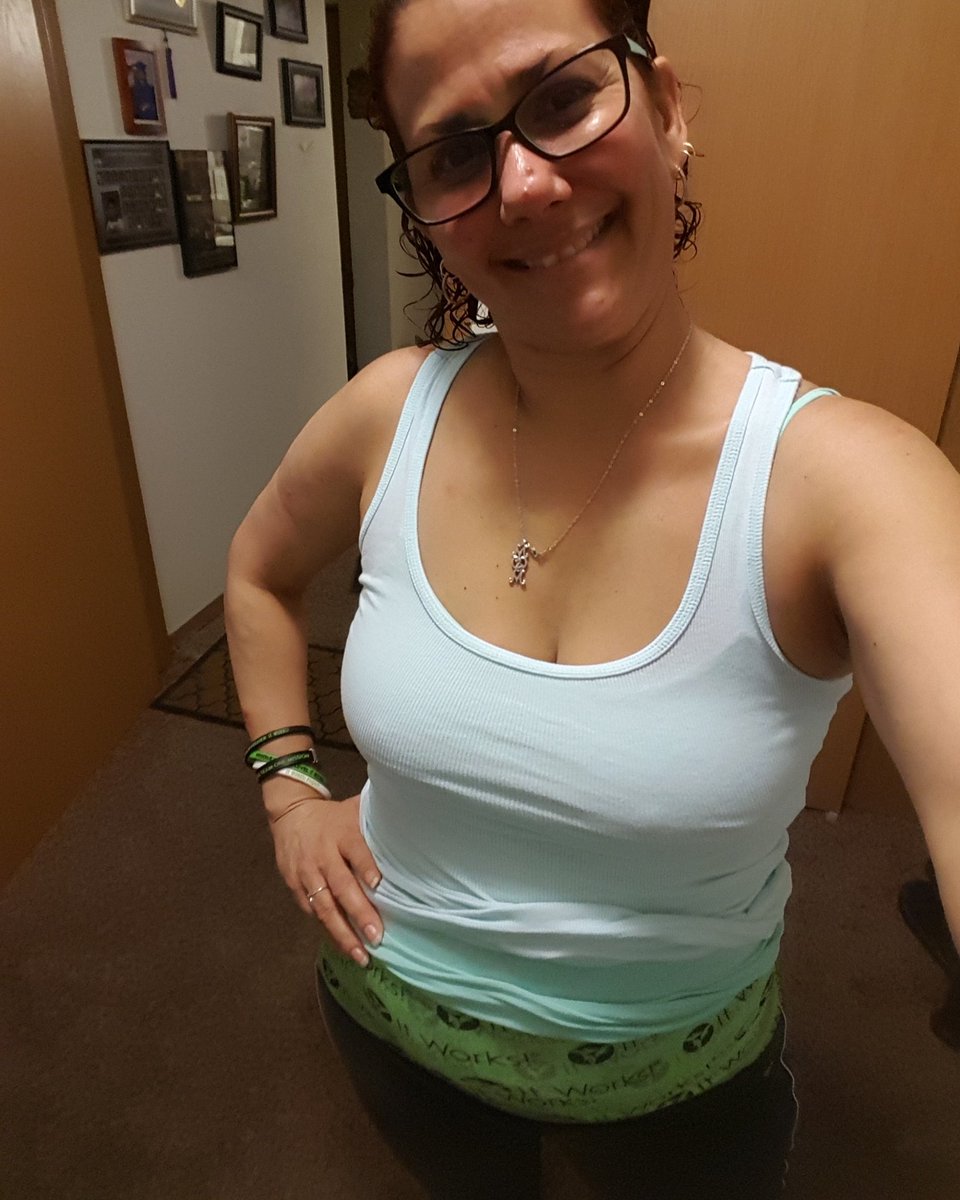 hernandezrebe72's tweet photo. Had you try that crazy wrap thing? 
I did and love it!! 💚tone, tight and firm your skin!!
Message me 5093747593 I'll be happy to help you https://t.co/YBgbcOoRke