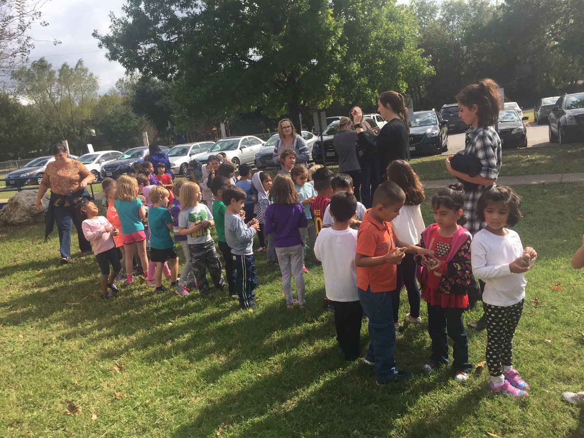 @ElSunsetValley is No Place for Hate! Participating in the Daffodil Project. Thanks @AISDSupt for supporting it!