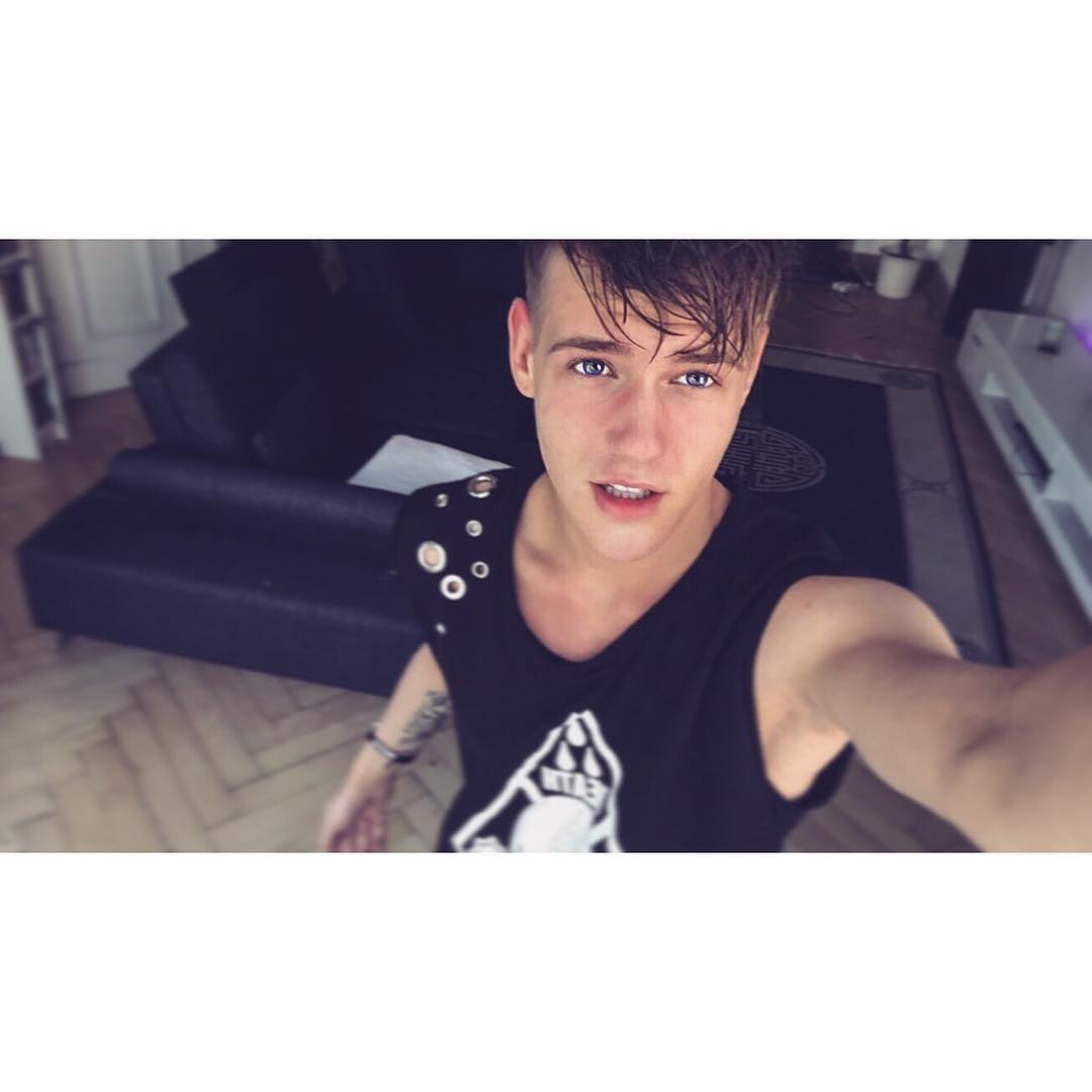 MrWinterss's tweet image. New but not new to rp/fl. RT?