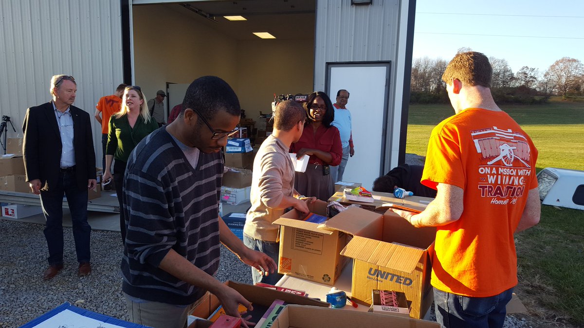 RalphPHall's tweet photo. A big thanks to everyone who helped organize and load books for #Mzuni today #HokiesHelpMzuni @MwNewsAgency https://t.co/sT3t0pILa7 https://t.co/BJIl3ARkdi