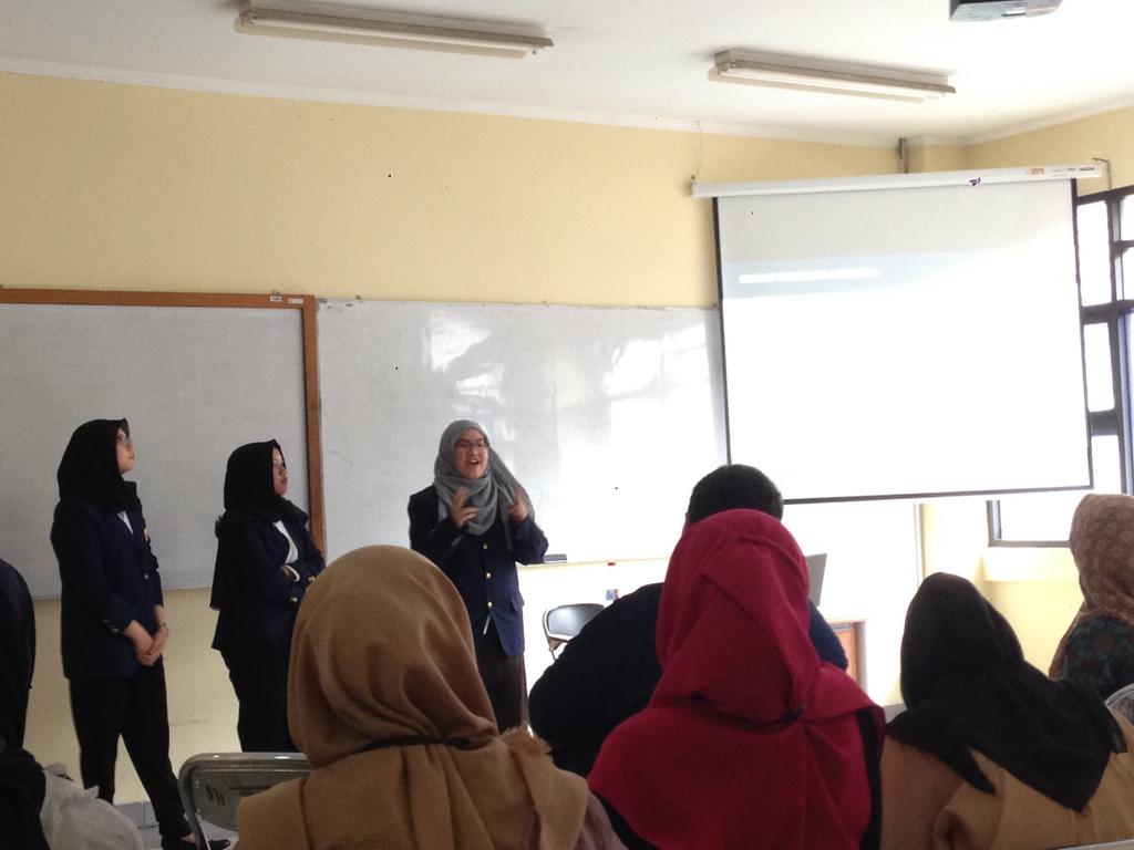 PNEBC2016's tweet photo. Tim UNPAD 1 sedang mempresentasikan paper yang berjudul "Pariwisata" https://t.co/bumkB4qpUp