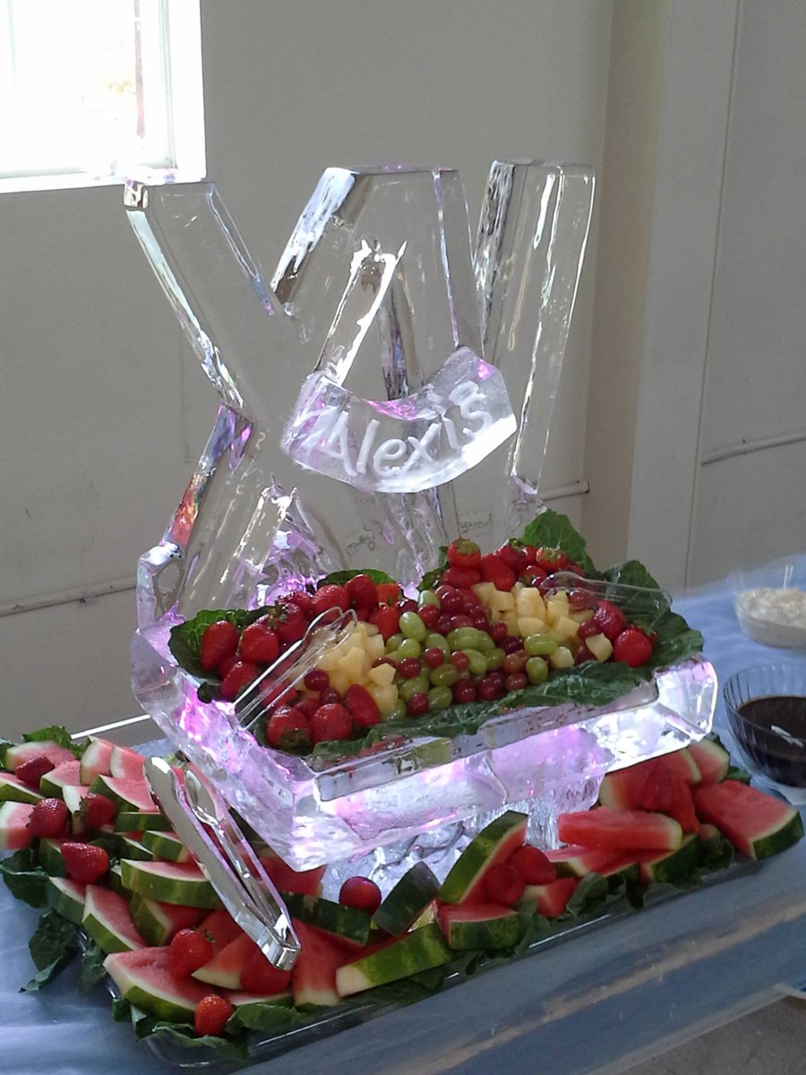iceworksNW's tweet photo. A couple of food display carvings I did. #ice #sculptures #art #food https://t.co/f93TgVWpR9