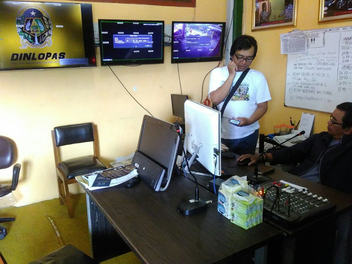 Karena cinta pasar rakyat :) | Studio Suara Pasar Beringharjo Yogyakarta