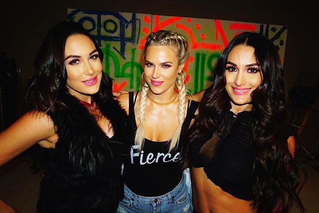 TheFieryBella's tweet photo. Loved seeing my girly Lana today!!! 😍❤️ Catch her on an all new season of @TotalDivas on E! 💋 https://t.co/vmz7tQKHC8
