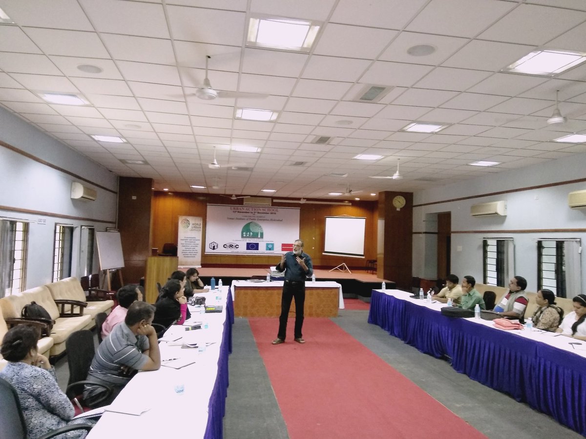 CHDIndia's tweet image. #RenewableEnergy #DigitalCommon by#Prabir at #UrbanActionSchool @CiRiC_India @ActionAidIndia @sndeep @induprakashsin1 @sushantsmiley #UAS