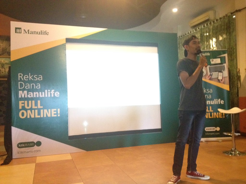 badangsanak's tweet image. pembukaan acara kali dibuka @StandUpBJM dari bang Faris @ManulifeRD #klikMAMI #SekarangAja