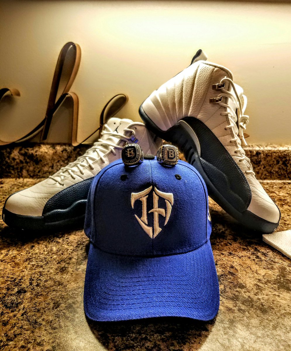 brigtuata5a1oa's tweet photo. When you win state & your uncle @I_A_Tone hooks you up with fresh new J's😎💍🙌#IslandArmour #12s #IAlids #ThanksUncle #3rdring https://t.co/t5azt41UGF