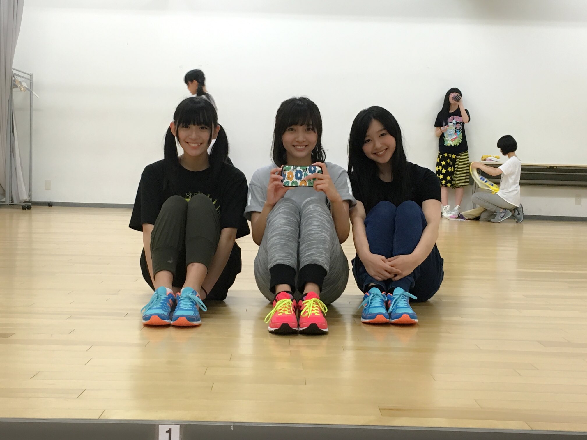 supergirls_20140426_06.jpg?
