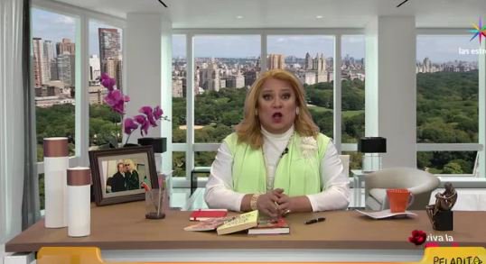nmas's tweet photo. Hoy @LaBebaGalvan, triste por salida de los Obama y más triste por el cerdo en el pastel: Trump #PeladitoyenlaBoca https://t.co/4sZeJbXHHK https://t.co/f0xLmW6Z6O