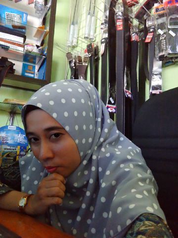 kasma_kharisma's tweet photo. Selfi2 sambil dengar lagu india https://t.co/z8oz4EE8c2
