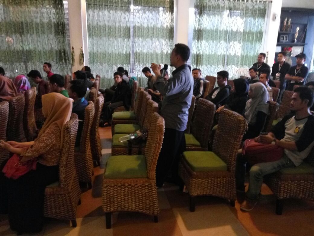 ManulifeRD's tweet photo. Peserta #Investalk antusias bertanya soal MAMI dan Reksa Dana. :) #klikMAMI #SekarangAja https://t.co/R5UobdFdfT