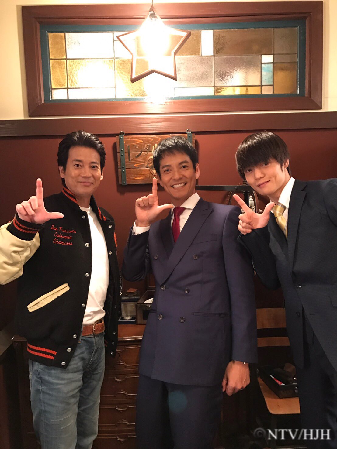 公式 ラストコップ The Movie まもなく 唐沢寿明 さんvs 沢村一樹 さんの超豪華コラボ ロケ中は お互いに番組の看板賭けて 喰ってやろうって気迫がハンパなかったです そして 窪田正孝 さんvs 竹内涼真 さんがリアルファイト 勝負の行方は