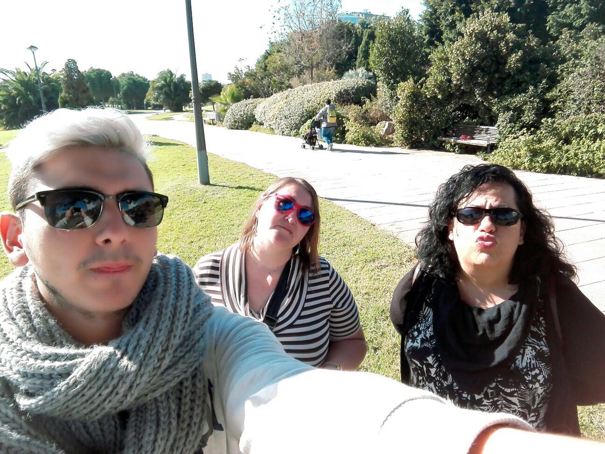 ChAiNa333's tweet photo. De turisteo con @Verotej06 y 
@BrahianMe #SemanaFantastica #CiudaddelasArtesylasCiencias #OsLoveoAmores https://t.co/NyKV6u4OBV