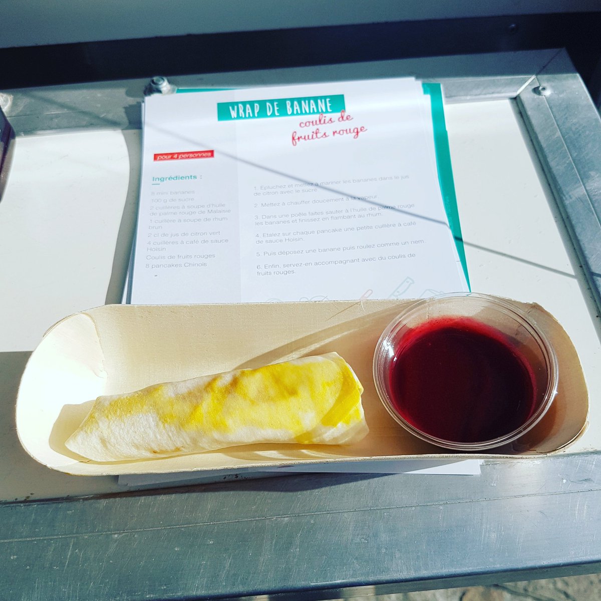DavidMartinChef's tweet photo. Et pour finir le petit wrap et don coulis de fruits rouges ! #foodtruck #food #recettesDeDavid https://t.co/KD6t6PD7wy