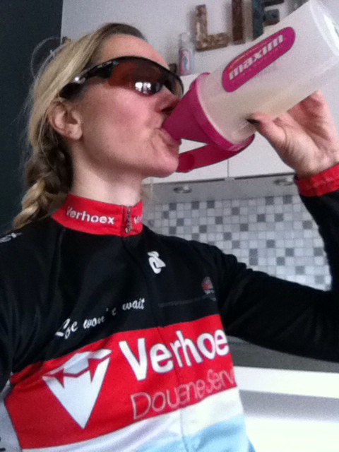 newlife_gwen's tweet photo. Zojuist goed getraind mt @GvRosmalen Venlo/DU 31.3km๐ดTop mt dit weertje #handcycling #verhoex @maximbenelux #Oakley https://t.co/R29Sd0aiW8