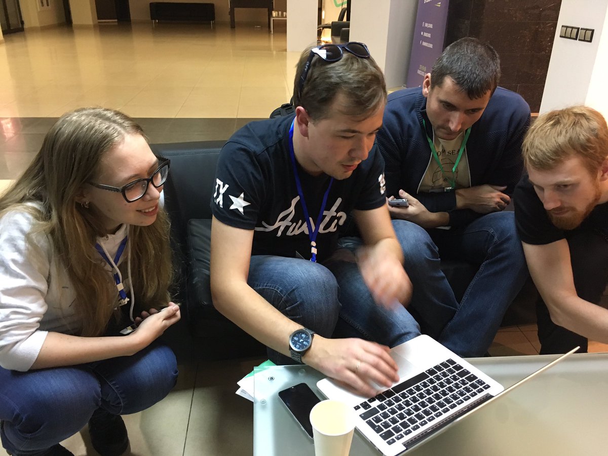 fillinsakura's tweet image. #JunoCrew + #GolangShow = vendoring. Тусим на #dfsiberia с Леной из @GolangShow