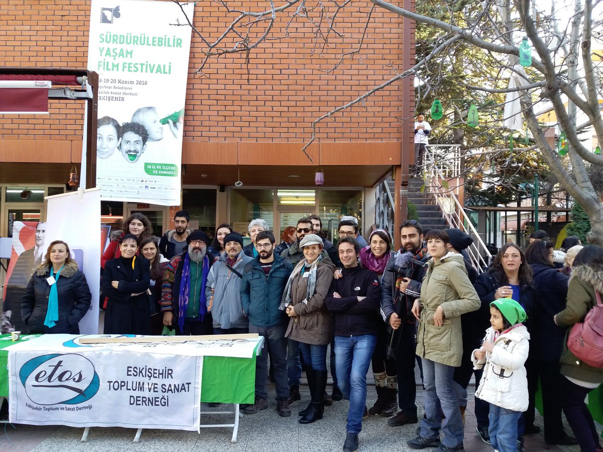 syff2016esk's tweet photo. Tüm hızıyla devam ediyoruz #syff2016 #syffeskisehir https://t.co/J2I14wBtHV